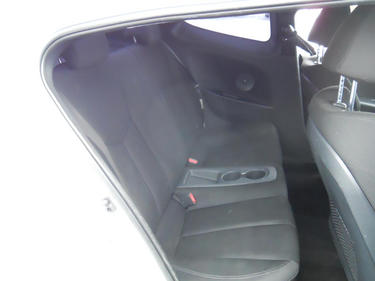 Hyundai Veloster Base 6MT 2016