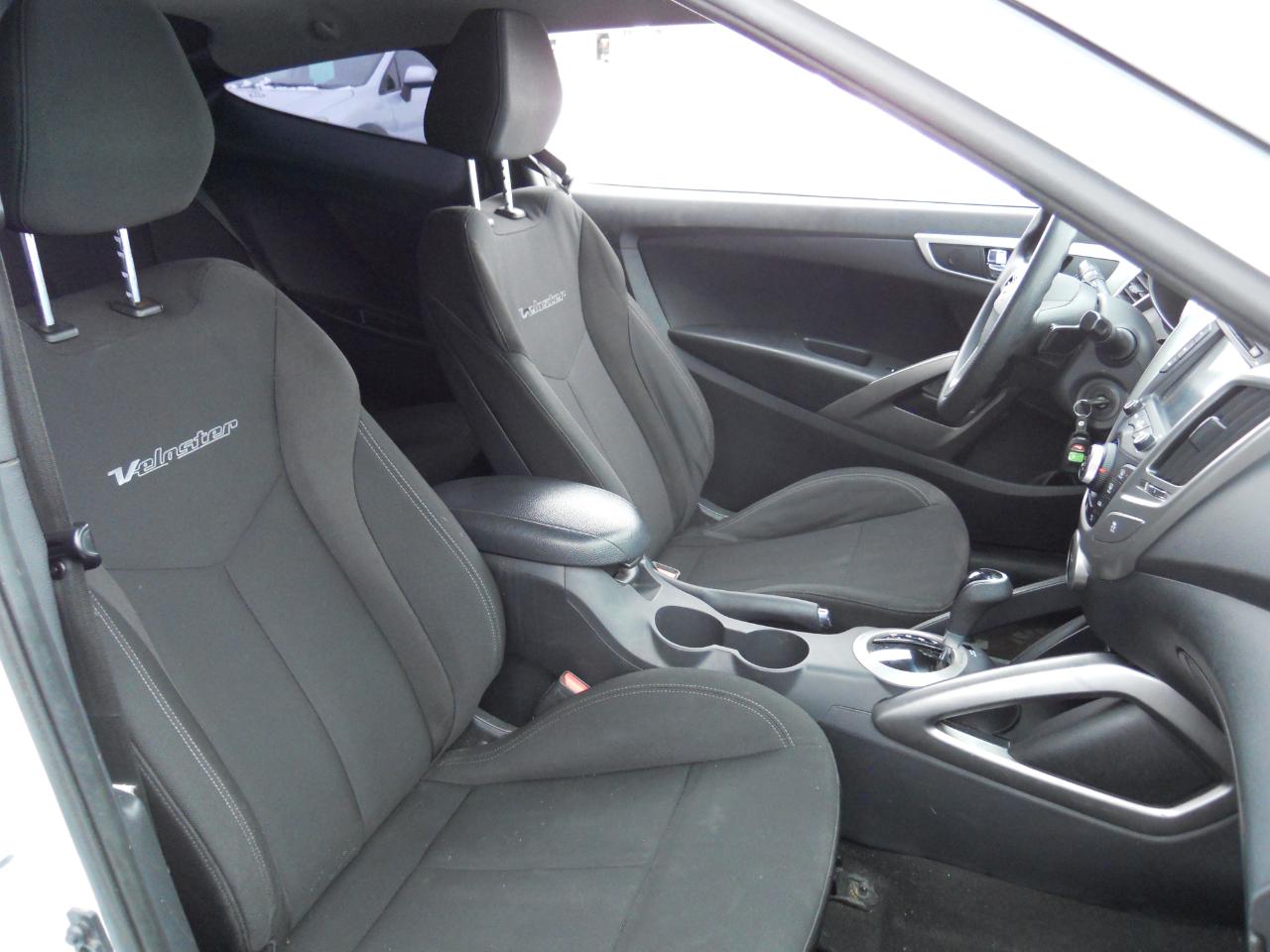 Hyundai Veloster Base 6MT 2016