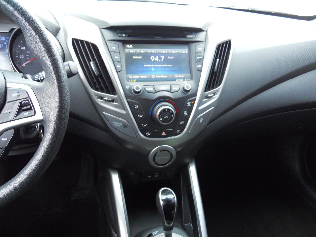 Hyundai Veloster Base 6MT 2016