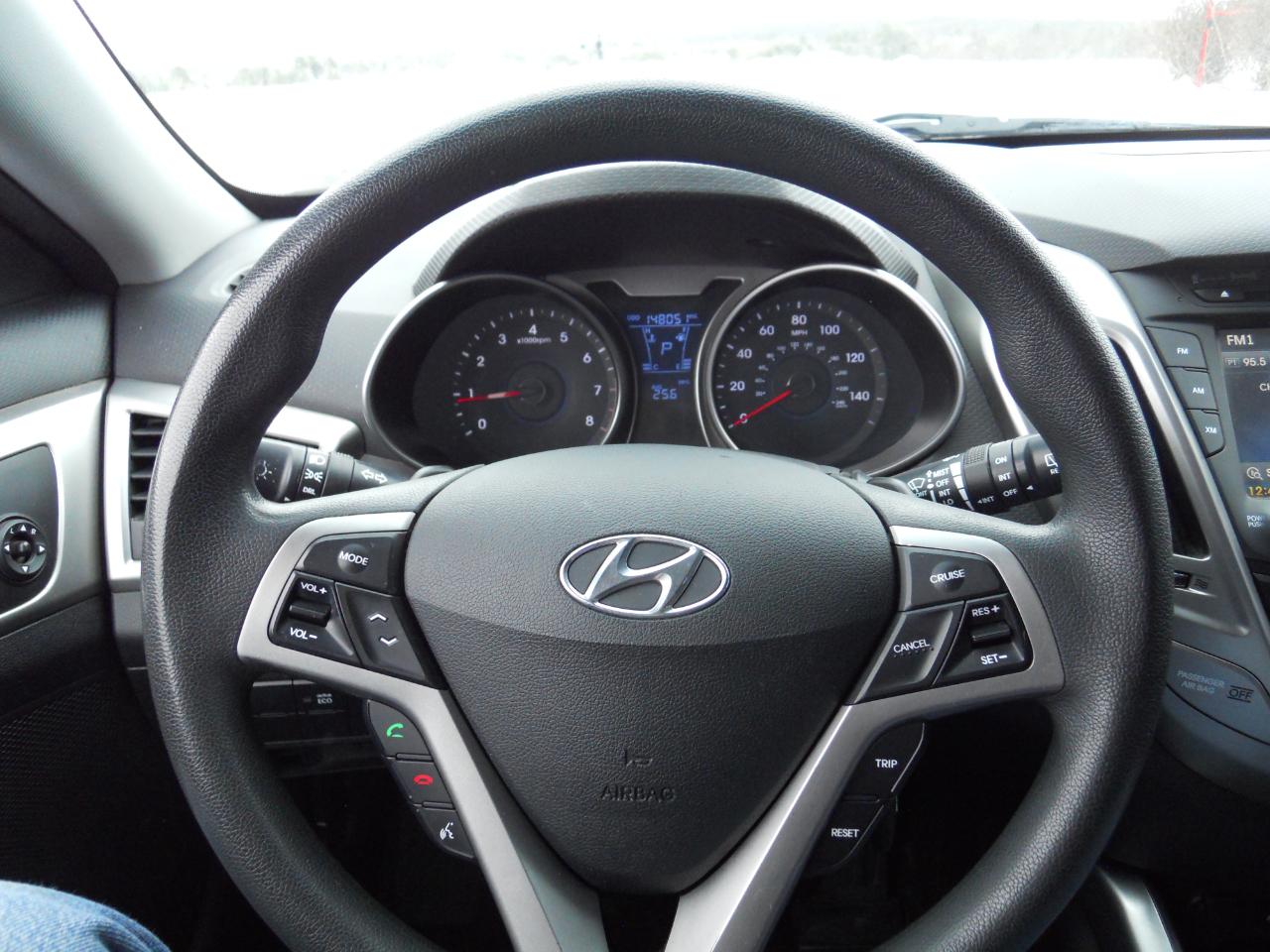 Hyundai Veloster Base 6MT 2016