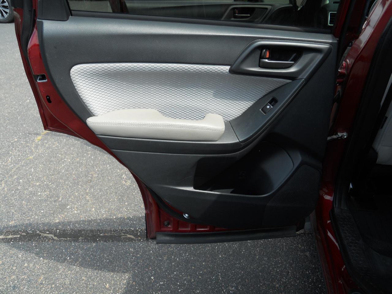 Subaru Forester 2.5i Premium PZEV CVT 2017