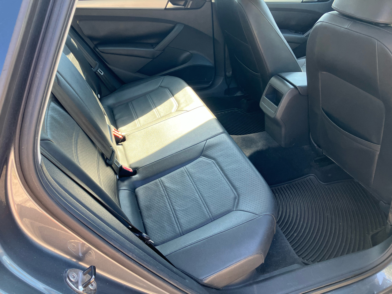 Volkswagen Passat 4dr Sdn 2.5L Auto SE 2012 Volkswagen Passat 4dr Sdn 2.5L Auto SE 2012