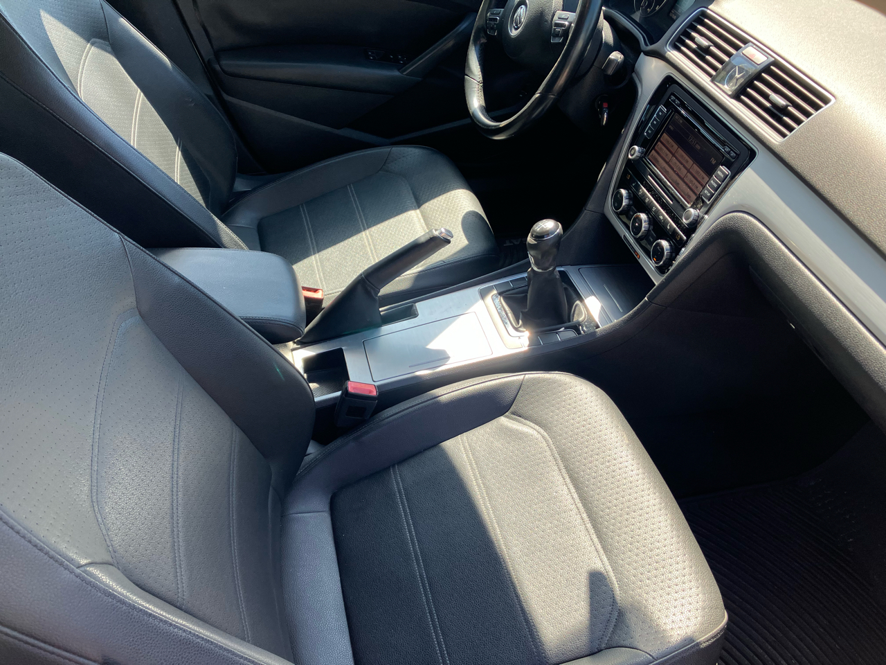 Volkswagen Passat 4dr Sdn 2.5L Auto SE 2012 Volkswagen Passat 4dr Sdn 2.5L Auto SE 2012