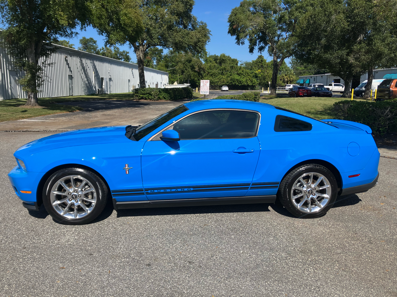 Ford Mustang 2dr Cpe V6 Premium 2011 Ford Mustang 2dr Cpe V6 Premium 2011