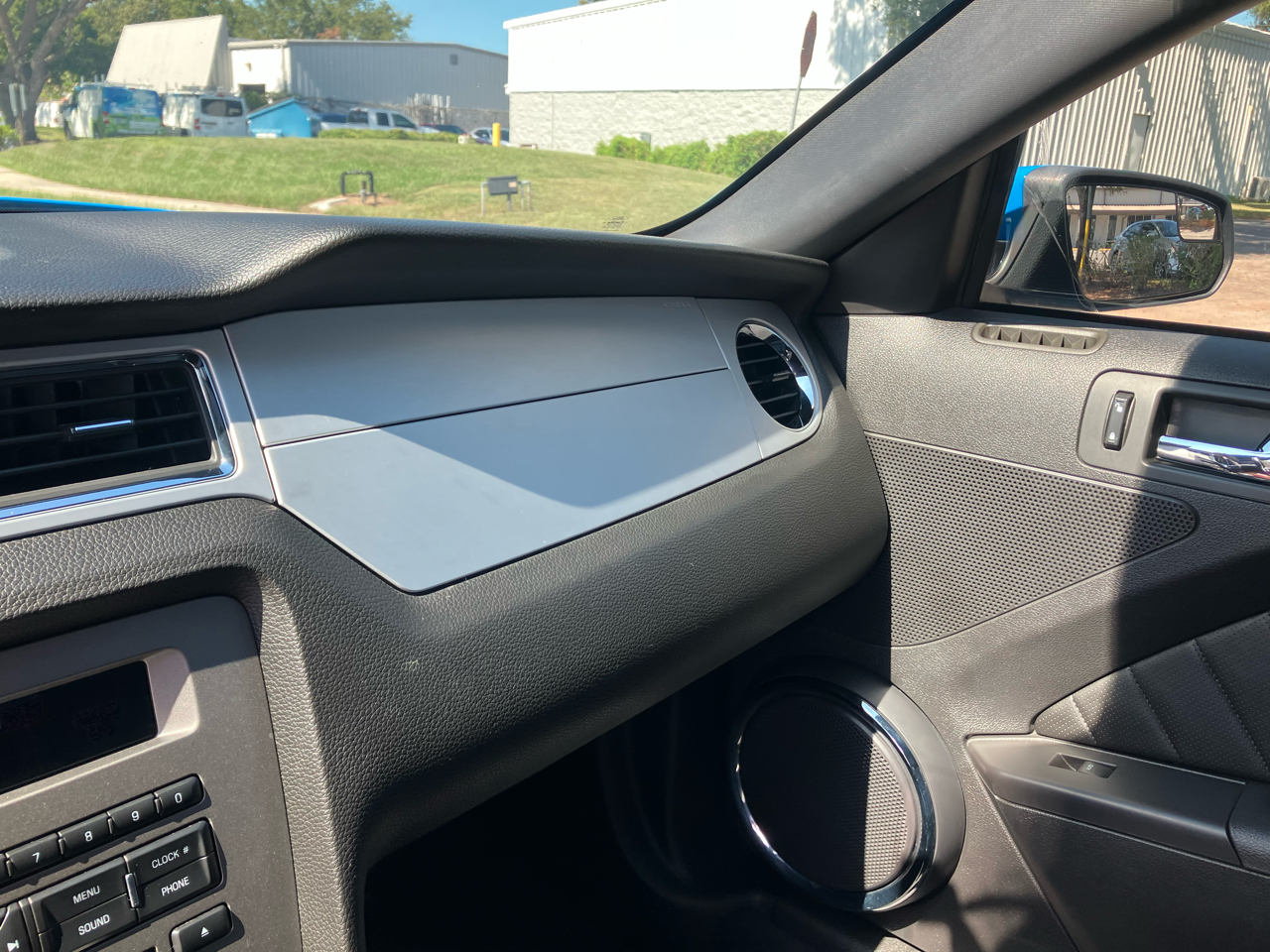 Ford Mustang 2dr Cpe V6 Premium 2011 Ford Mustang 2dr Cpe V6 Premium 2011