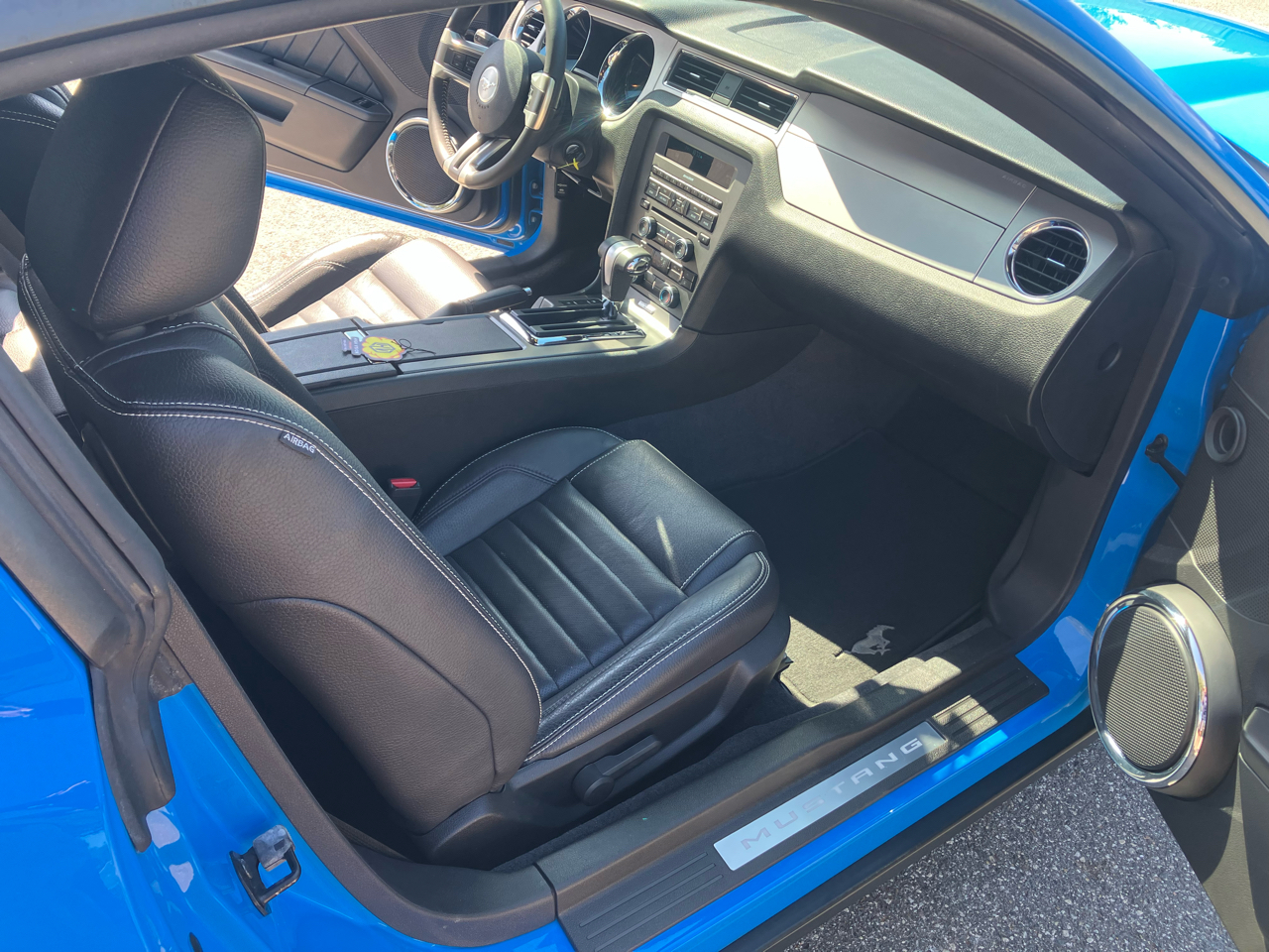 Ford Mustang 2dr Cpe V6 Premium 2011 Ford Mustang 2dr Cpe V6 Premium 2011