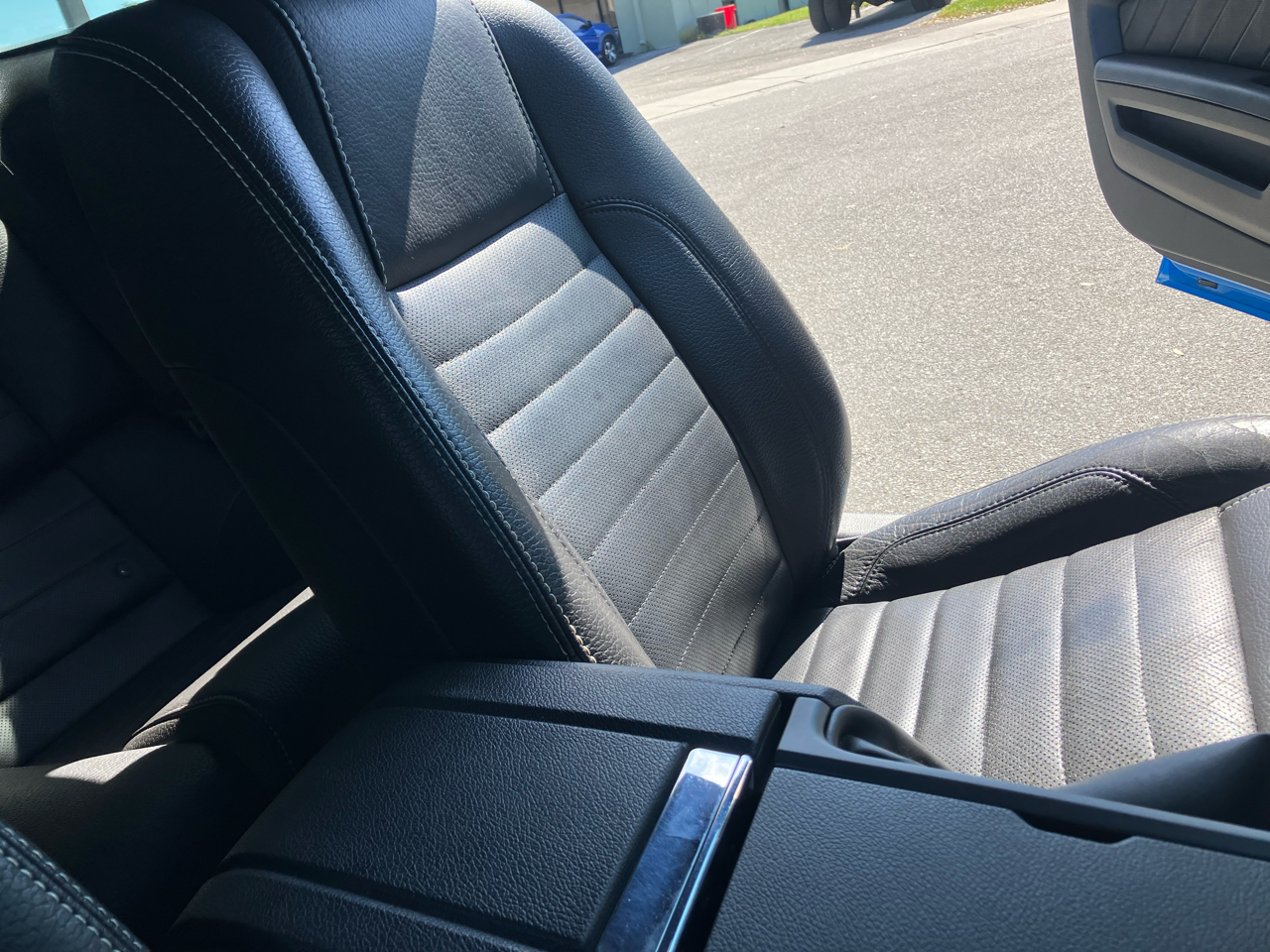 Ford Mustang 2dr Cpe V6 Premium 2011 Ford Mustang 2dr Cpe V6 Premium 2011