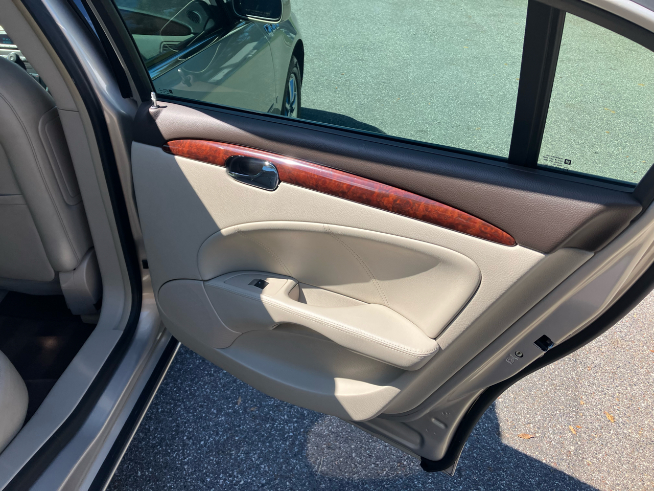 Buick Lucerne 4dr Sdn V6 CXL 2007 Buick Lucerne 4dr Sdn V6 CXL 2007