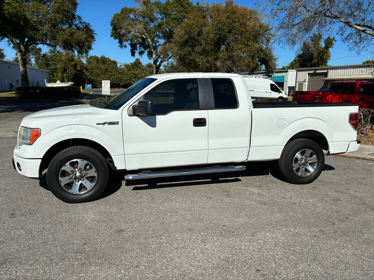 Ford F-150 2WD SuperCab 133" STX 2013