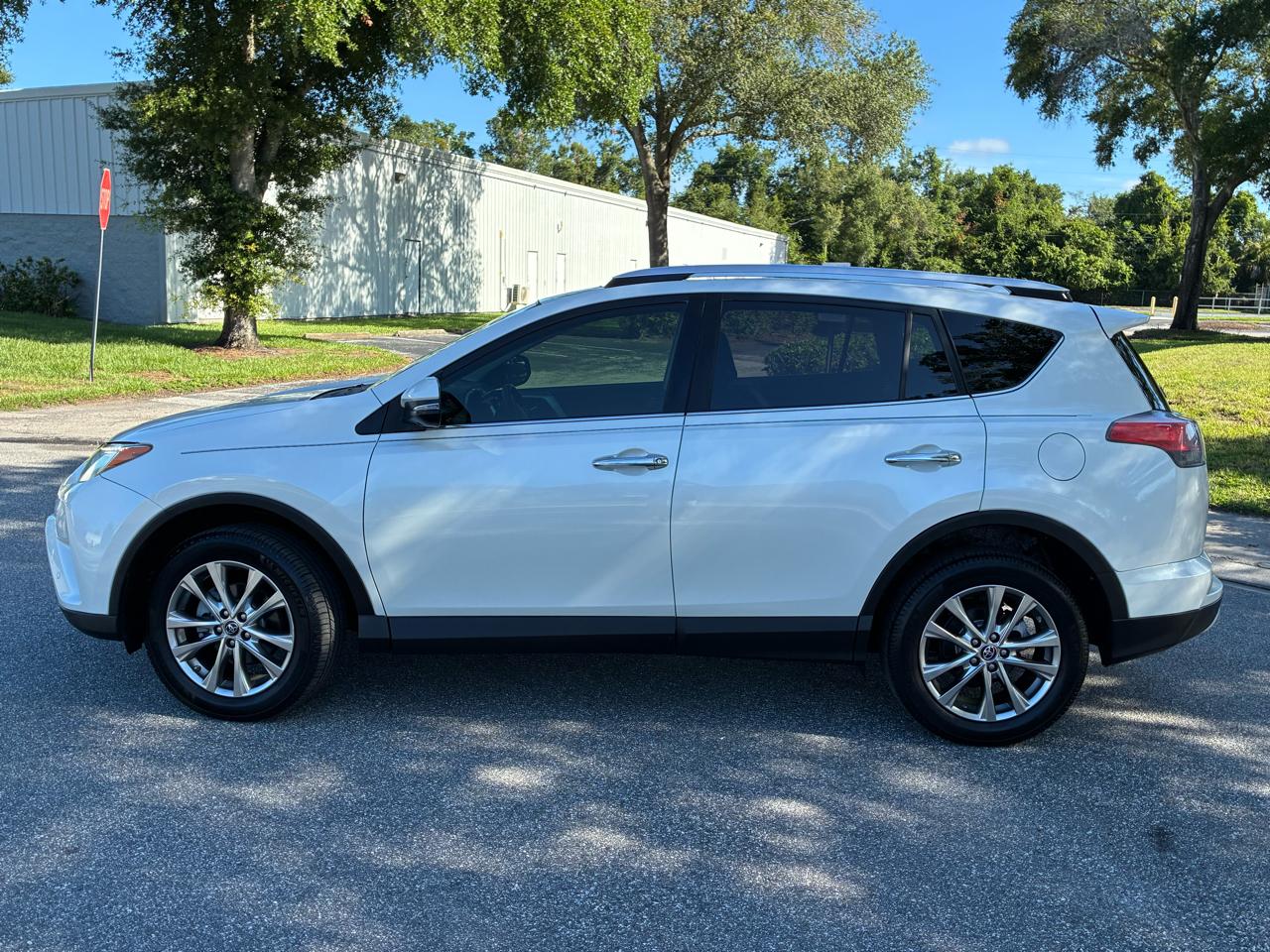 Toyota RAV4 FWD 4dr Limited (Natl) 2016