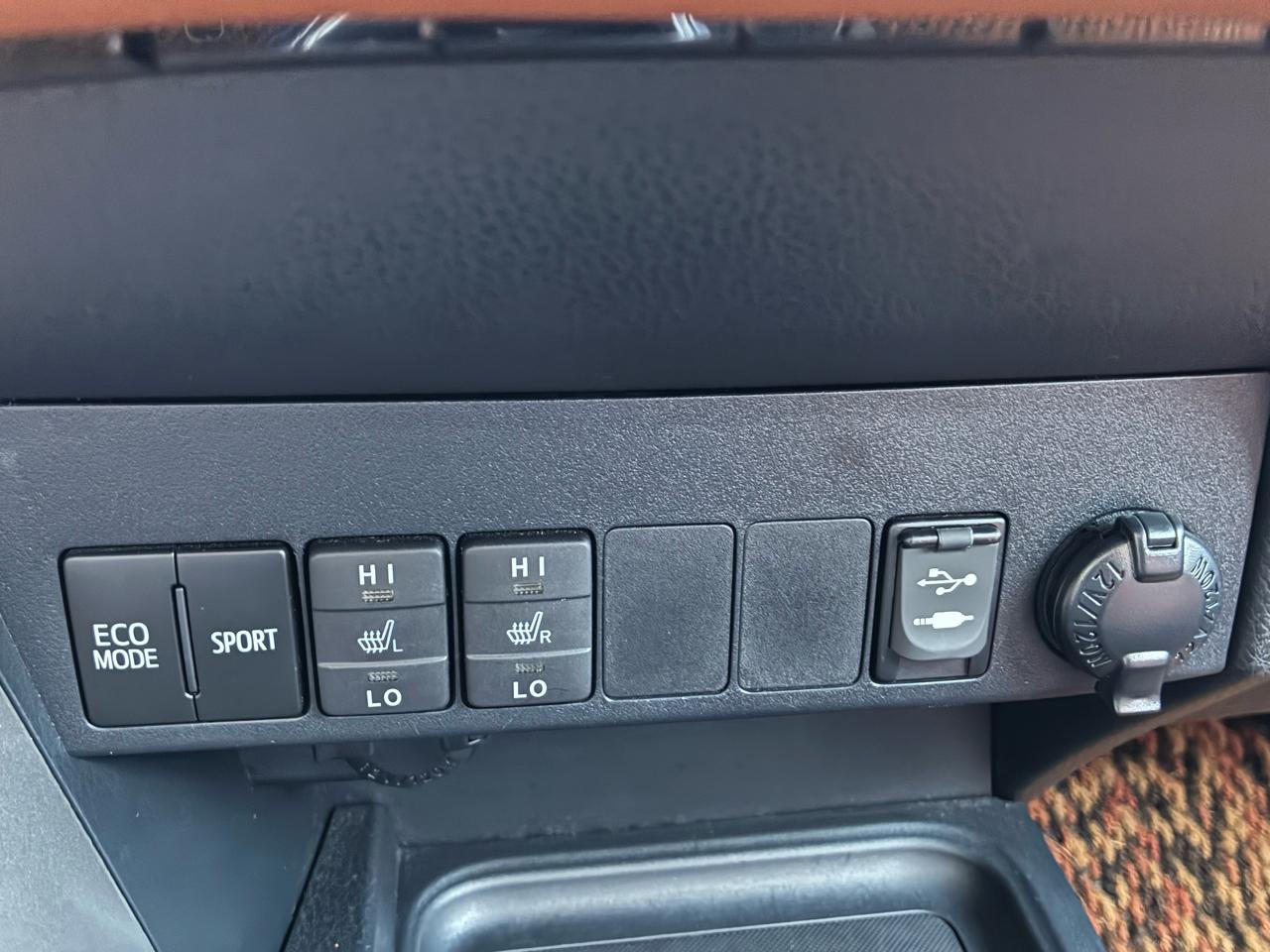 Toyota RAV4 FWD 4dr Limited (Natl) 2016