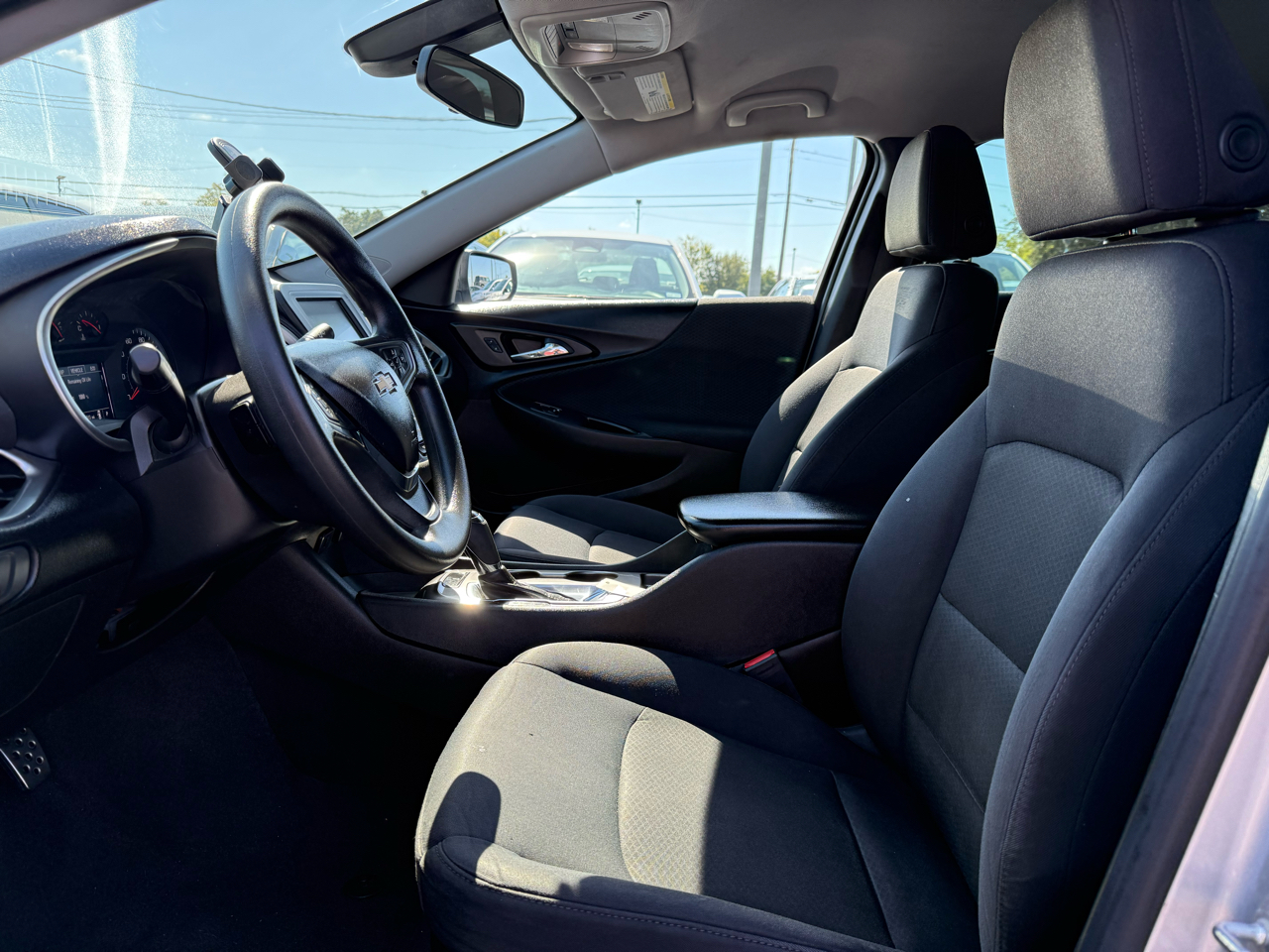 2017 Chevrolet Malibu LS photo 3