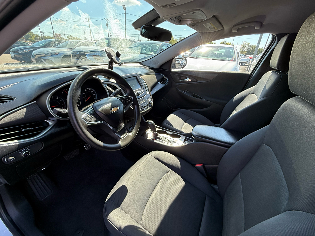 2017 Chevrolet Malibu LS photo 8