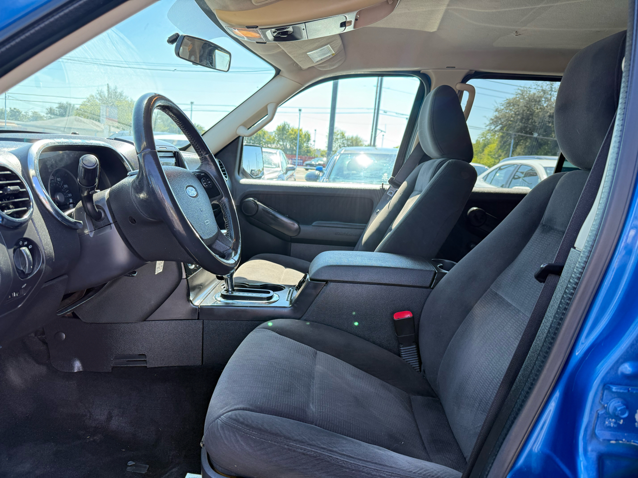 2010 Ford Explorer XLT photo 2