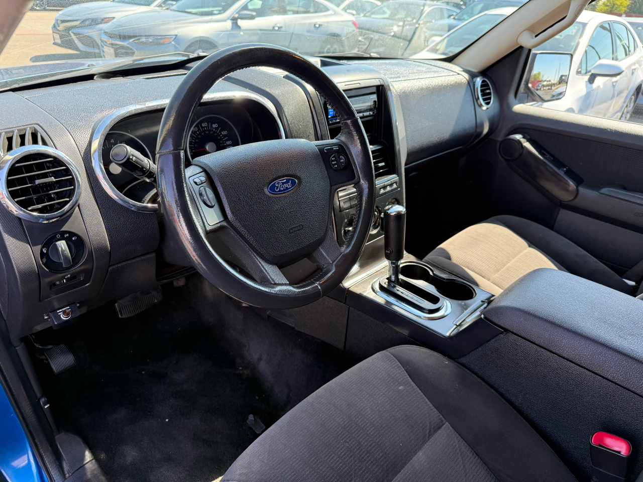 2010 Ford Explorer XLT photo 3