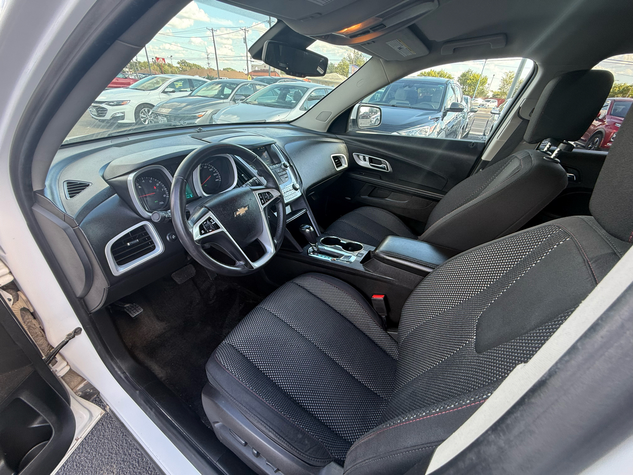 2017 Chevrolet Equinox LT photo 4
