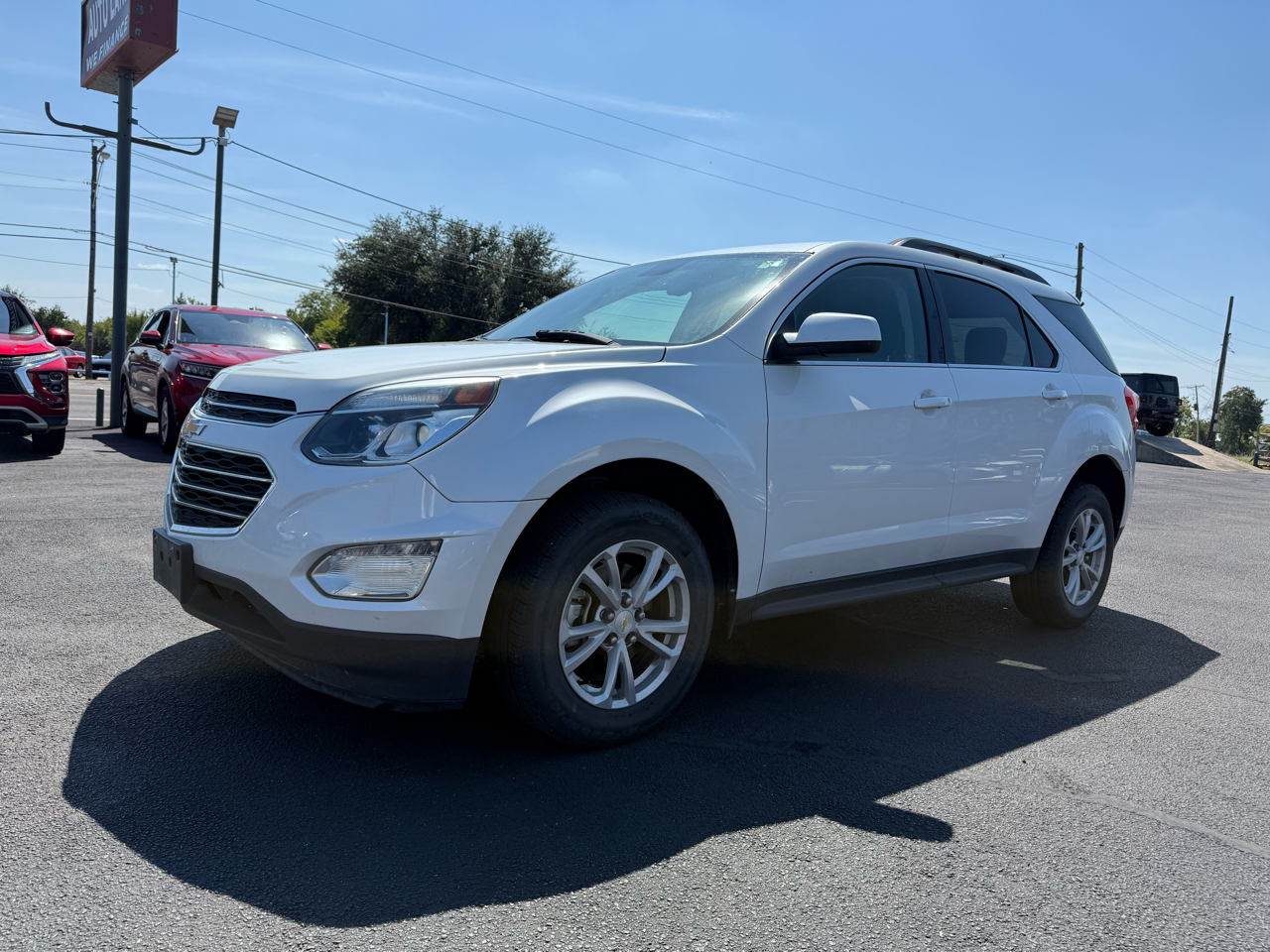 2017 Chevrolet Equinox LT photo 2