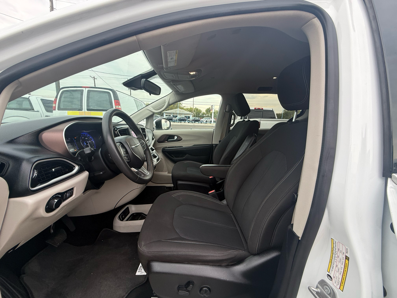 Chrysler Voyager LX 2023