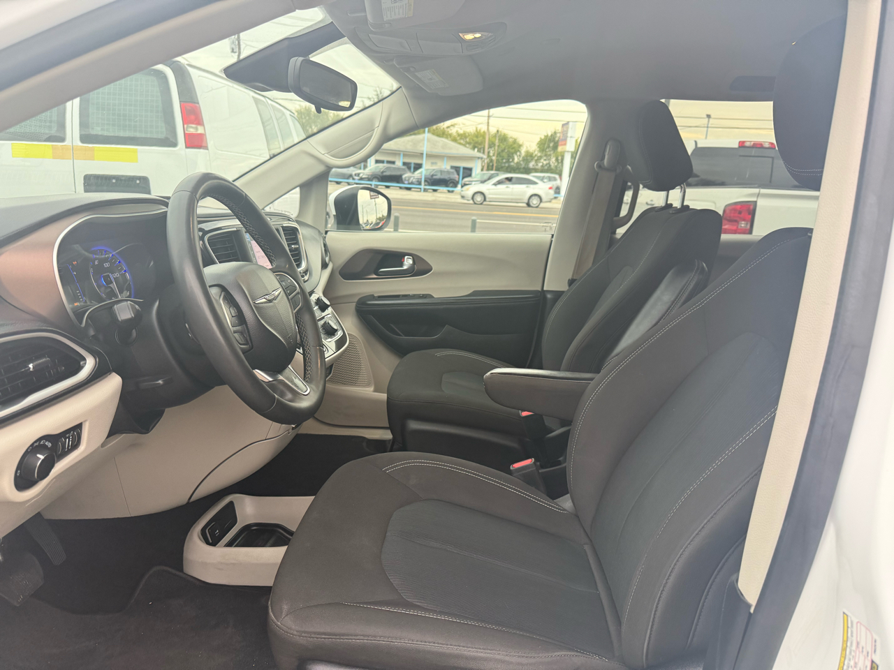 Chrysler Voyager LX 2023
