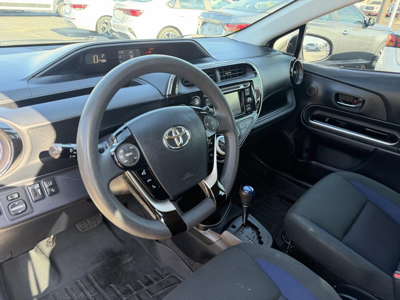 Toyota Prius C photo 4