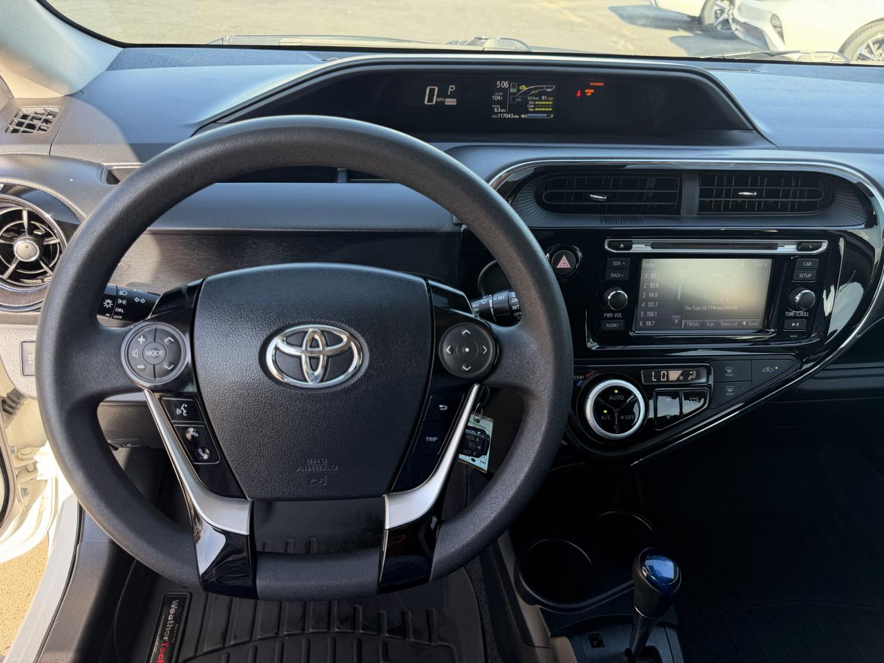 Toyota Prius C photo 5
