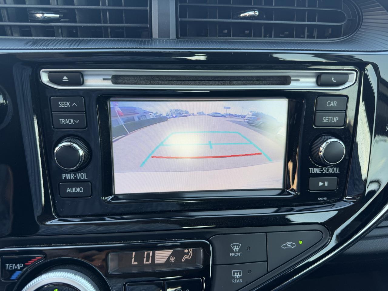 Toyota Prius C photo 8