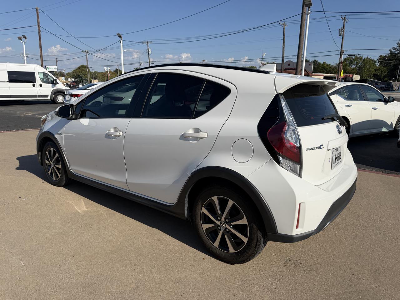 Toyota Prius C photo 10