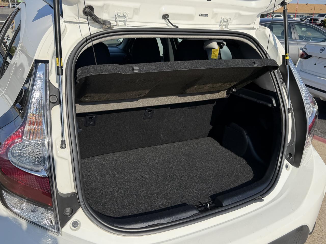 Toyota Prius C photo 13