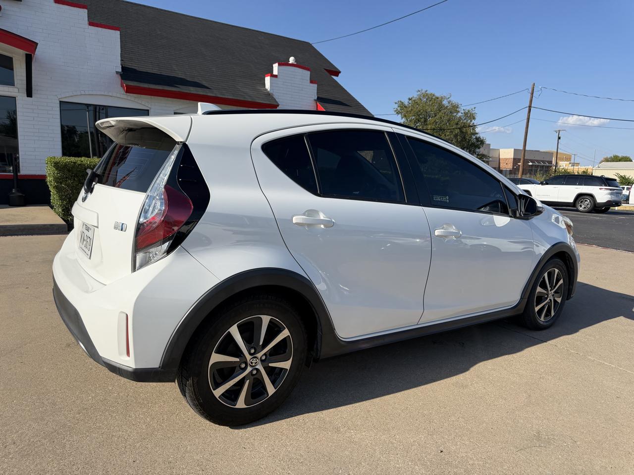 Toyota Prius C photo 16