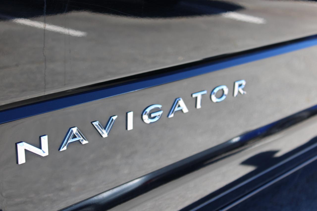 Lincoln Navigator photo 30
