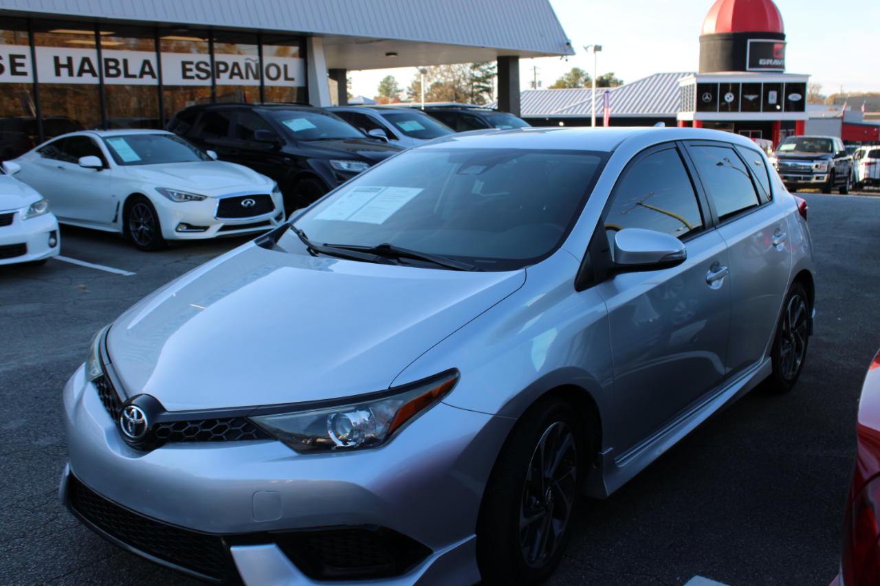 2017 Toyota Corolla iM photo 2