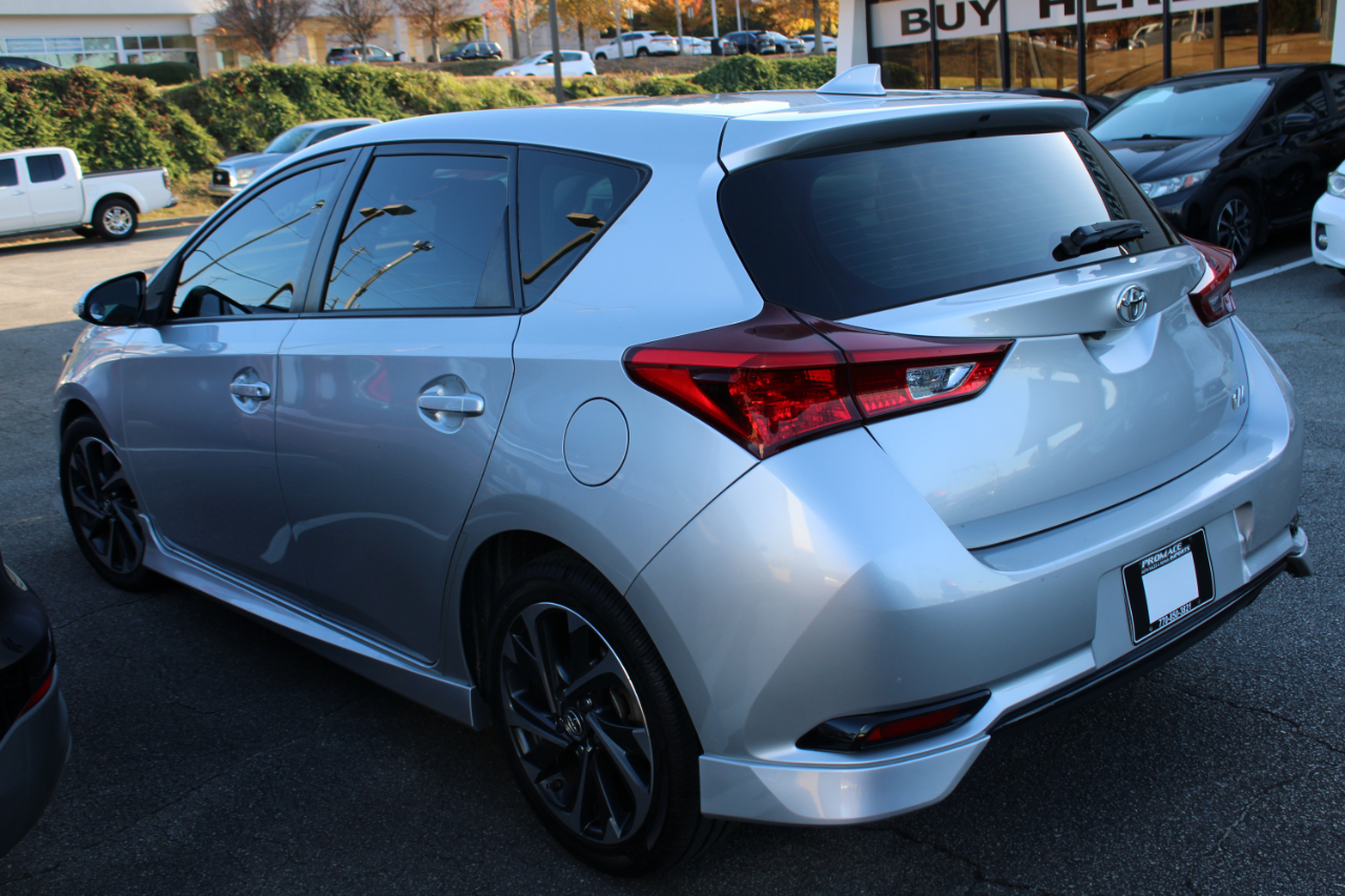 2017 Toyota Corolla iM photo 3