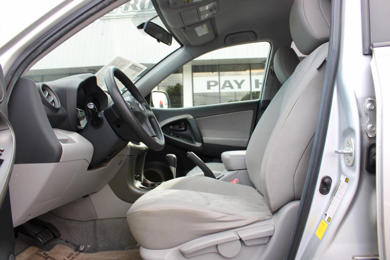 Toyota RAV4 FWD 4dr I4 (Natl) 2012