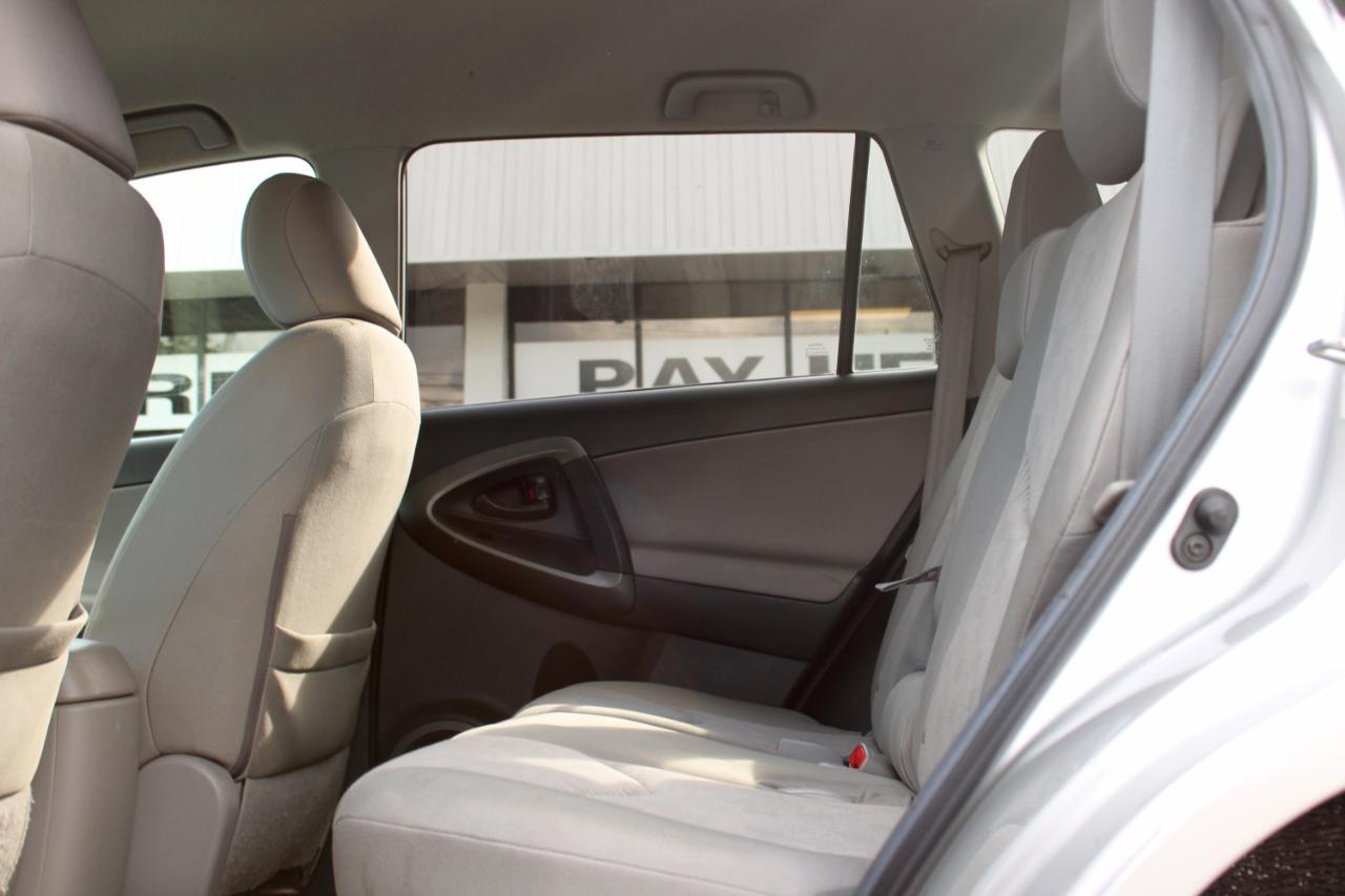 Toyota RAV4 FWD 4dr I4 (Natl) 2012