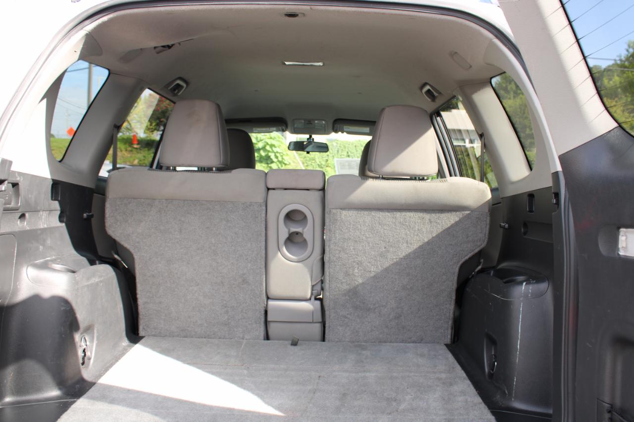 Toyota RAV4 FWD 4dr I4 (Natl) 2012