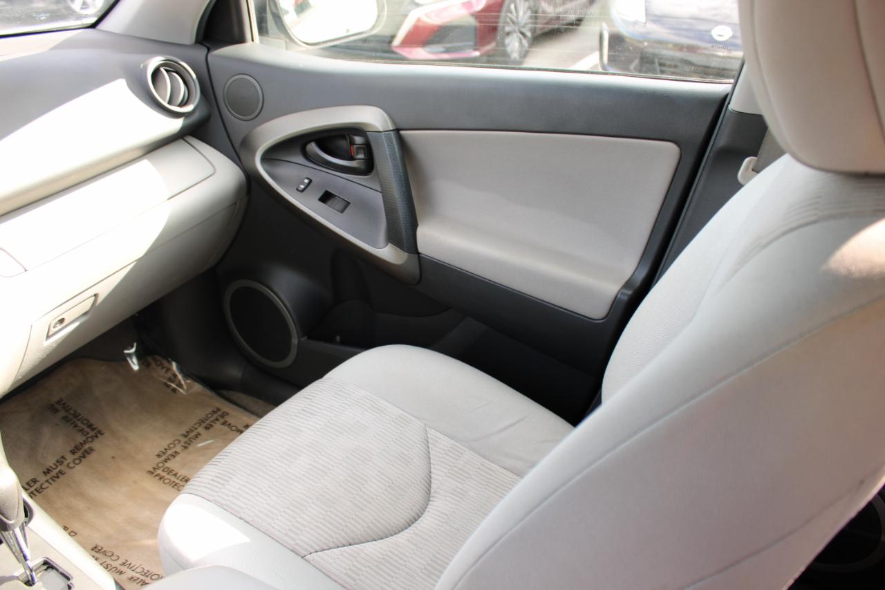 Toyota RAV4 FWD 4dr I4 (Natl) 2012