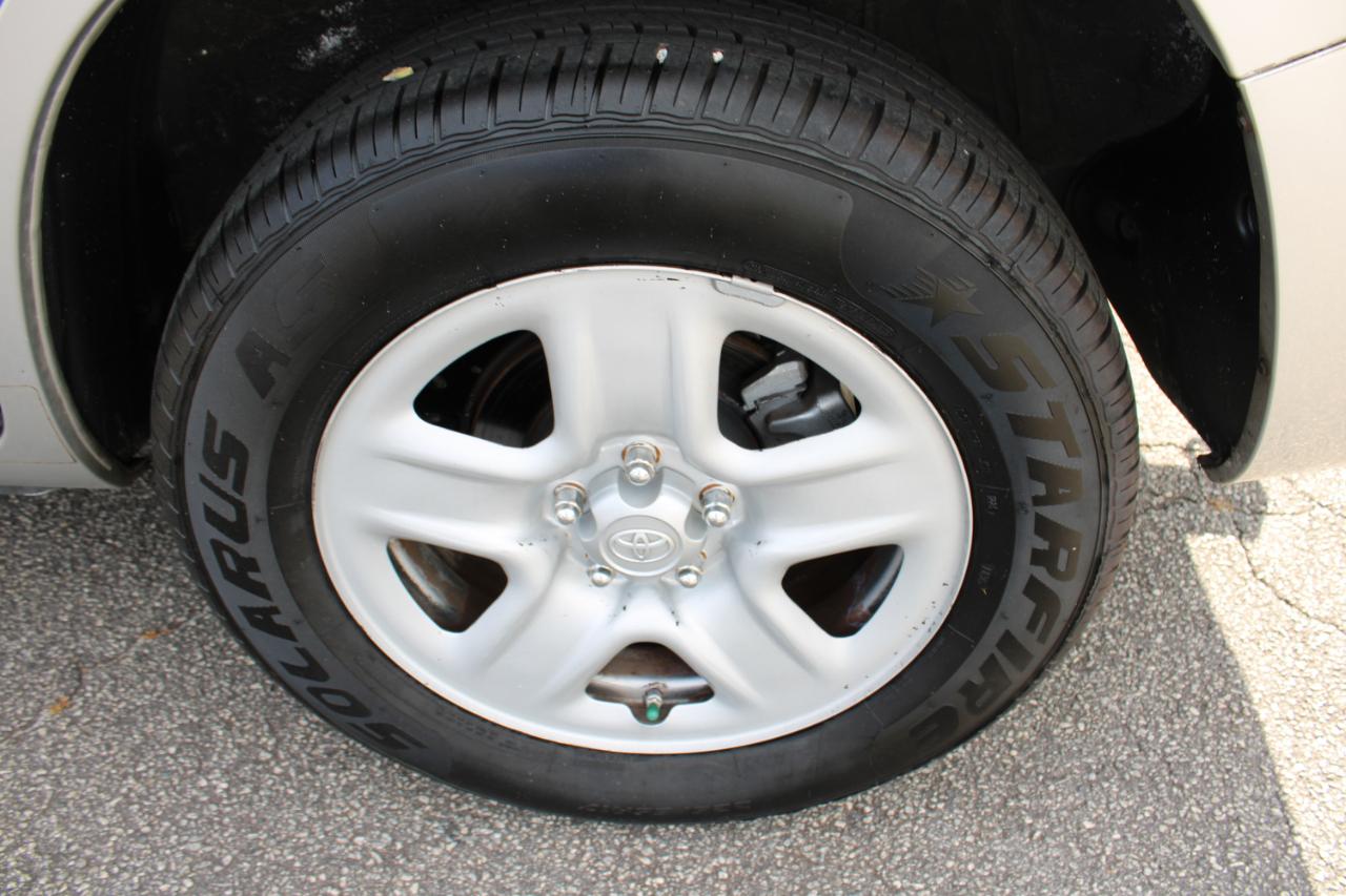 Toyota RAV4 FWD 4dr I4 (Natl) 2012