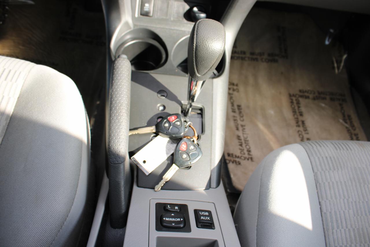 Toyota RAV4 FWD 4dr I4 (Natl) 2012