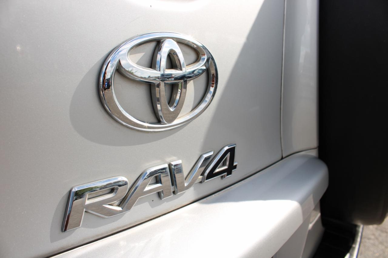 Toyota RAV4 FWD 4dr I4 (Natl) 2012