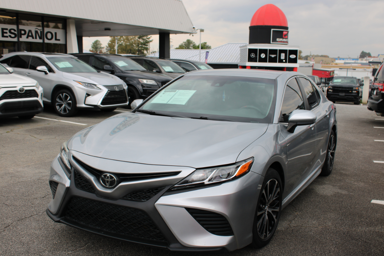 2023 Toyota Camry SE photo 2