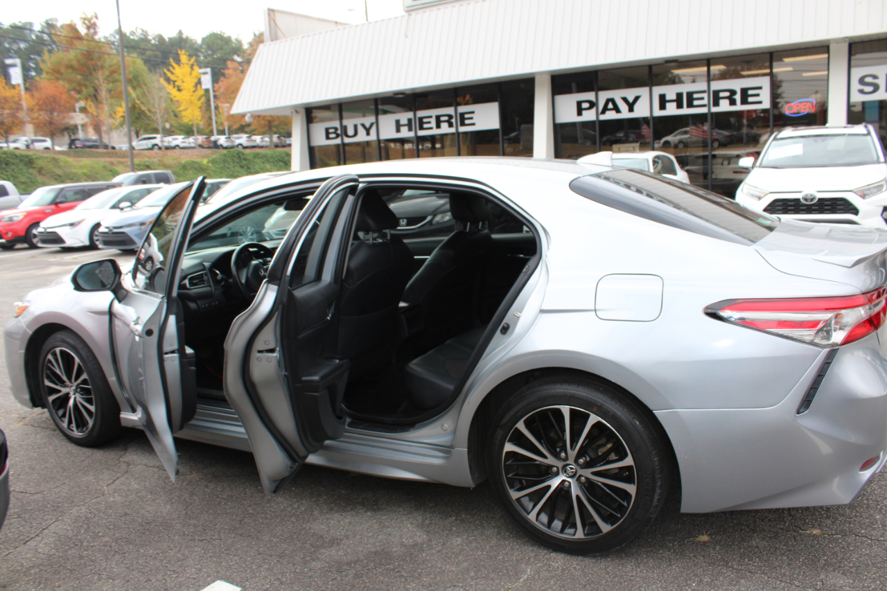 2023 Toyota Camry SE photo 4