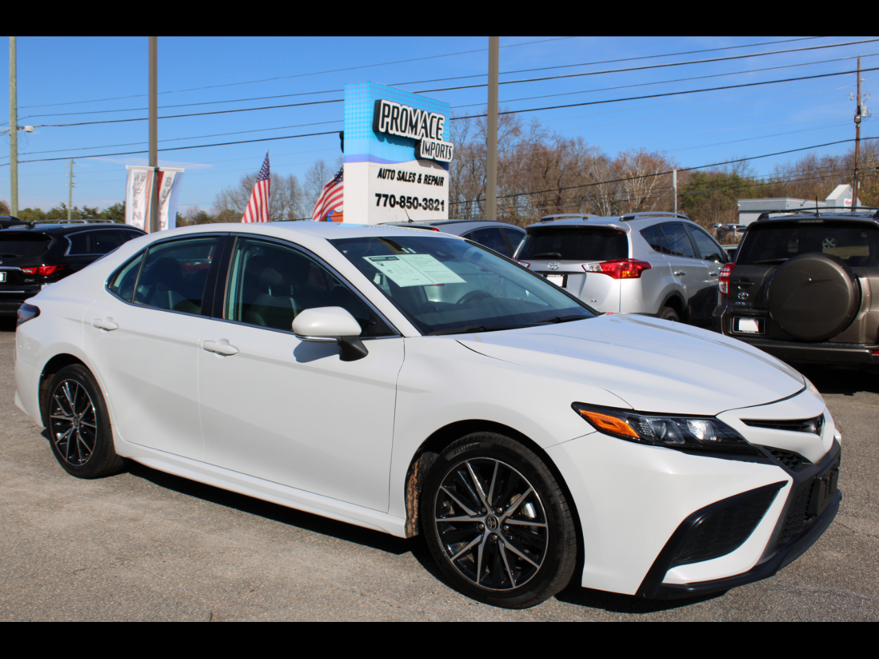 2023 Toyota Camry SE's photo