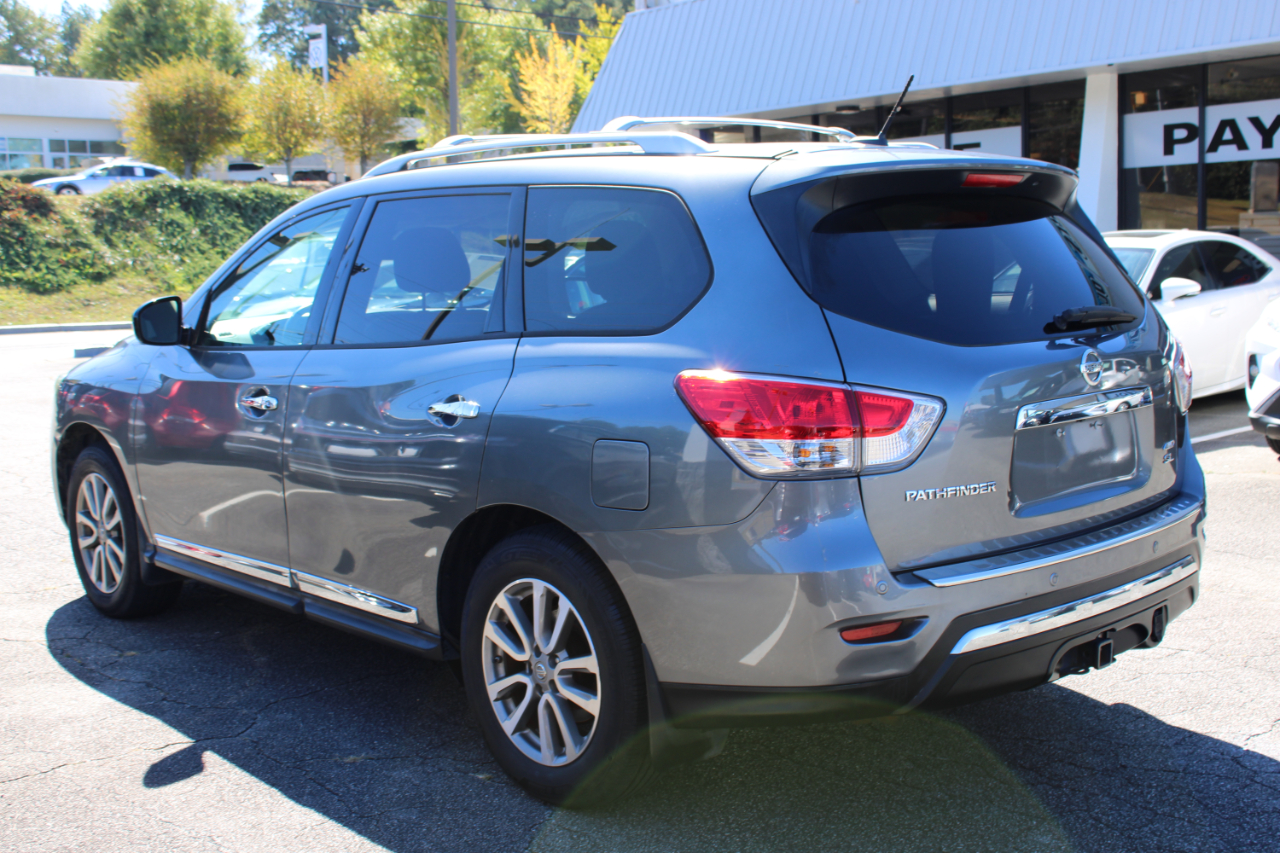 Nissan Pathfinder SV 4WD 2015 Nissan Pathfinder SV 4WD 2015