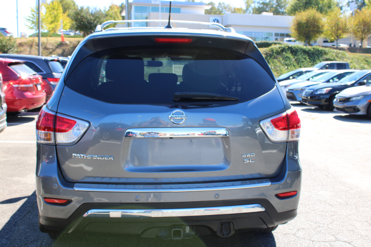 Nissan Pathfinder SV 4WD 2015 Nissan Pathfinder SV 4WD 2015