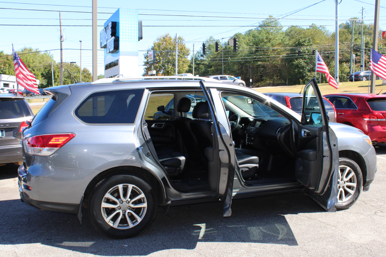 Nissan Pathfinder SV 4WD 2015 Nissan Pathfinder SV 4WD 2015