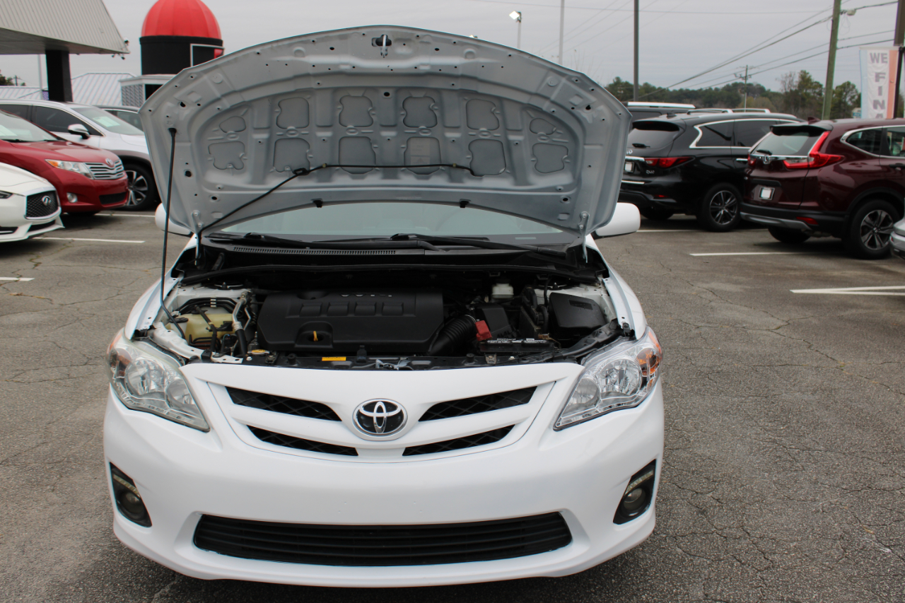 Toyota Corolla LE 4-Speed AT 2012