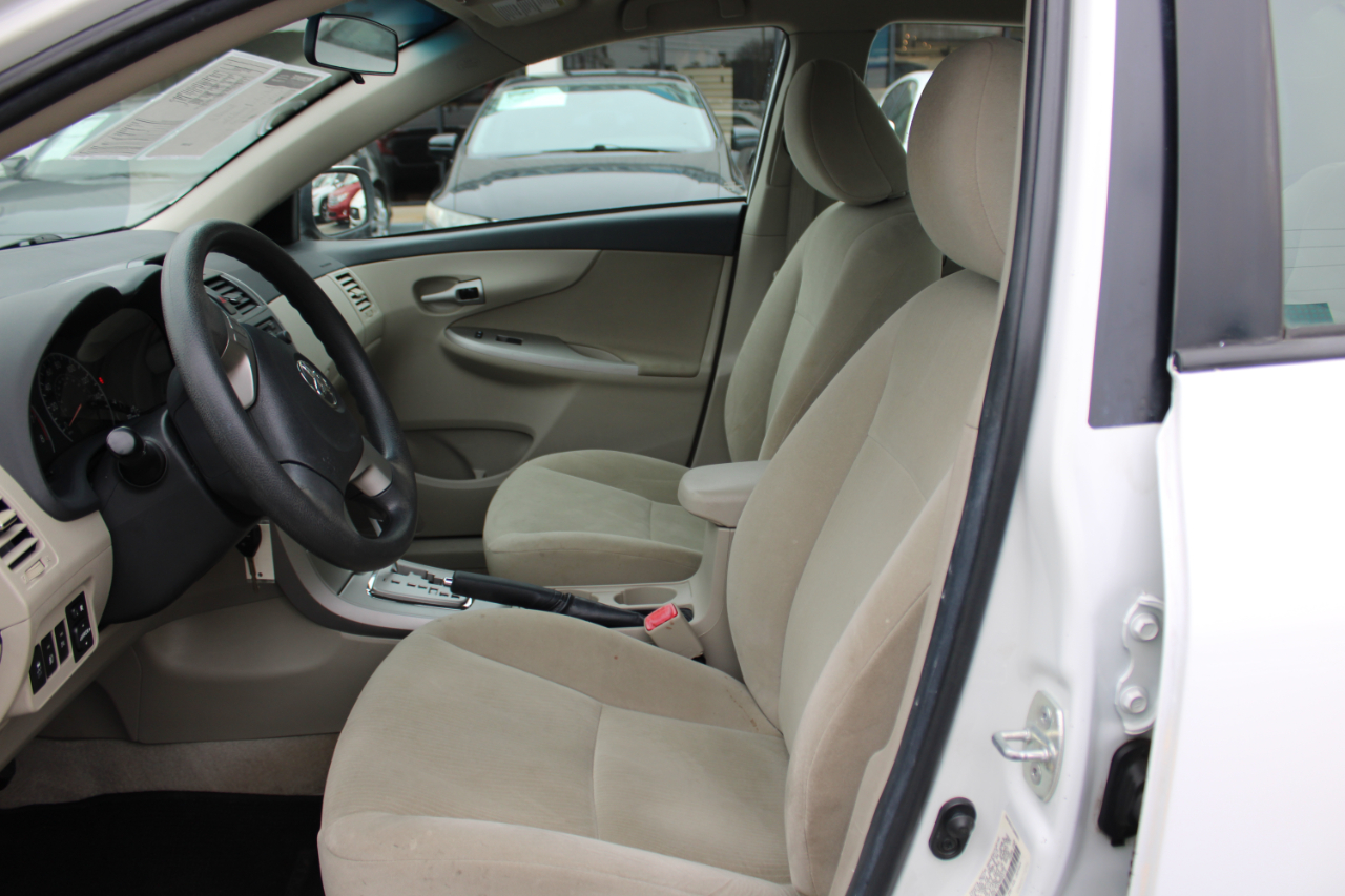 Toyota Corolla LE 4-Speed AT 2012