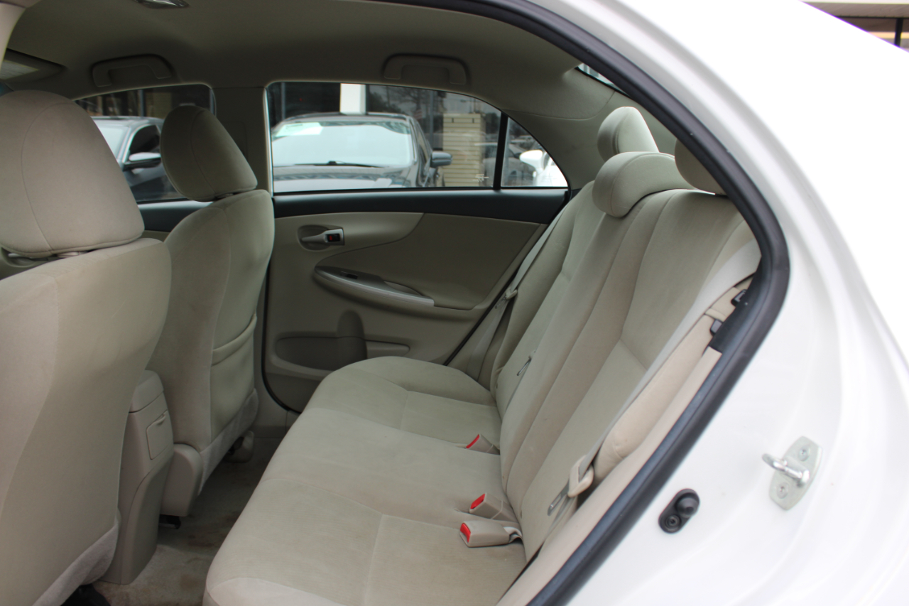 Toyota Corolla LE 4-Speed AT 2012