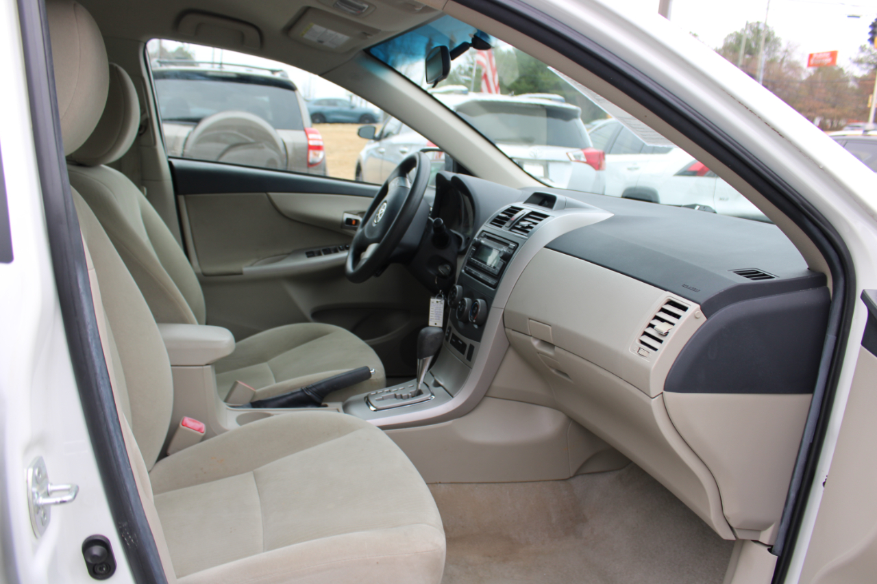 Toyota Corolla LE 4-Speed AT 2012