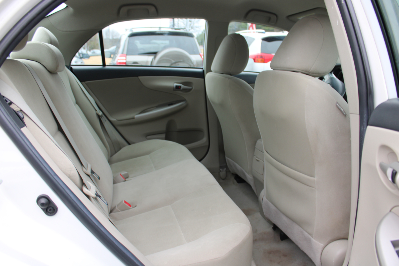 Toyota Corolla LE 4-Speed AT 2012